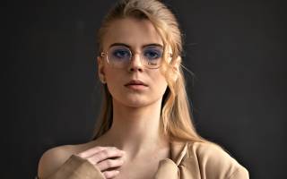 Макияж для женщины в очках