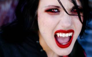 Макияж на хэллоуин для девушек вампир поэтапно. Поэтапная инструкция по нанесению «вампирского» макияжа на Хэллоуин. Видео-урок Вампирский макияж на Хэллоуин»»